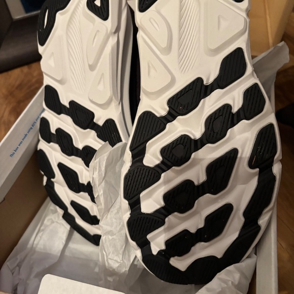 HOKA Clifton 9 women’s size 8.5B Running Shoes - Picture 5 of 6